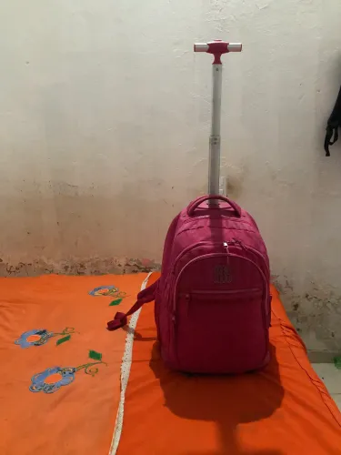 Vendo mochila de rodinhas original da Rebecca Bonbon (Clio Style) na cor pink.