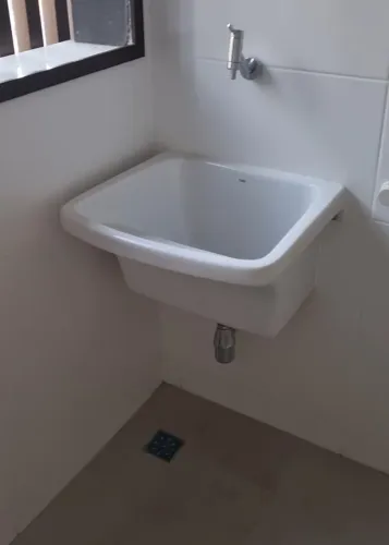 Tanque de louça branco Celite. Tamanho G 38 litros