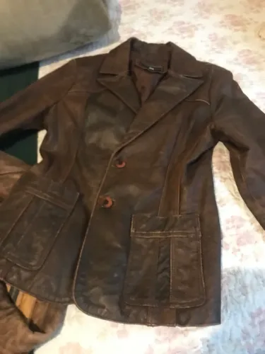 Vendo duas jaquetas 250 ou 150 cada