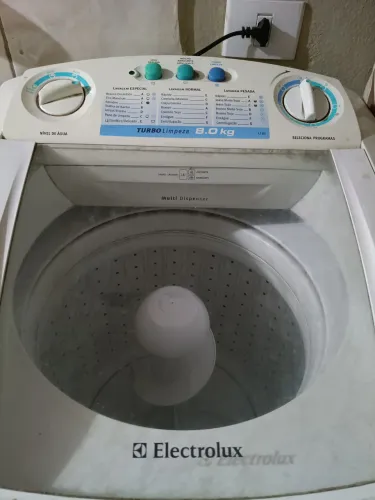 Máquina de lavar roupa 0,8 kls Eletrolux,ótimo estado
