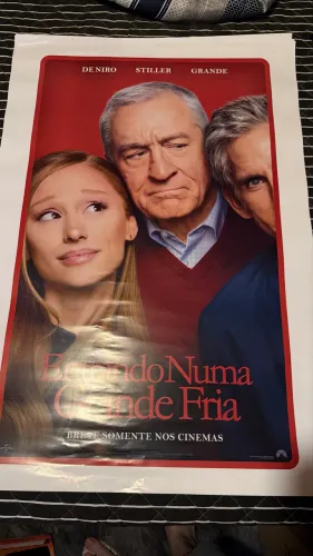 Pôster de cinema Entrando numa grande fria com Ariana grande 64x90