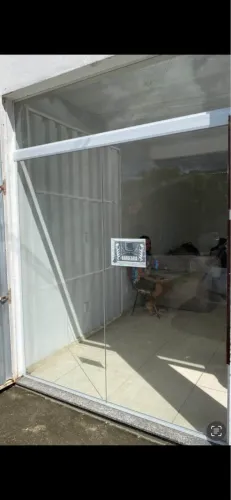 Vendo porta de blindex em otimo estado seminovo