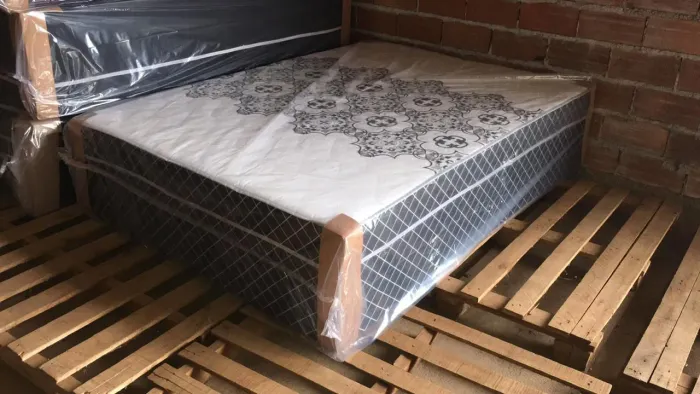 Cama casal com colchão de 5cm