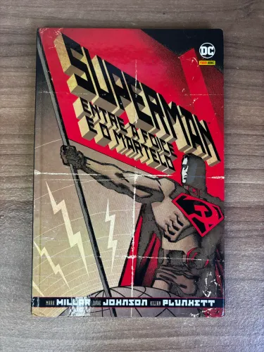 Superman: Entre a Foice e o Martelo