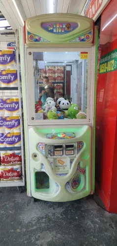 Oportunidade!! Vendo Máquina de Pelúcia no ponto com pelúcias