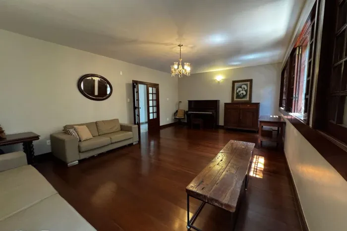 Casa à Venda - Mangabeiras, 8 Quartos, 400 m2