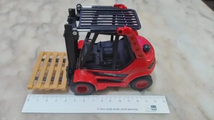 Miniatura de Empilhadeira Welly à Fricção com Pallet
