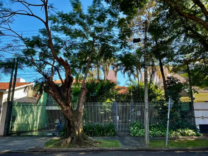 Incomparável Sobrado na Zona 05!!