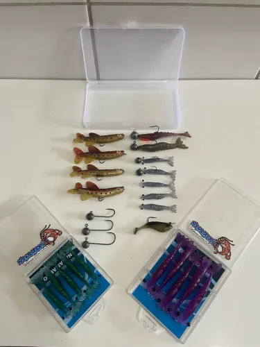 KIT 17 CAMARÕES ARTIFICIAIS E OUTRAS ISCAS  