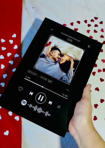 Quadro namorados com QRcode de sua música favorita MDF