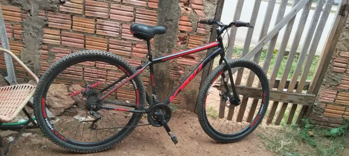Vende-se bicicleta aro 29 aço de carbono freios a disco 21 marchas
