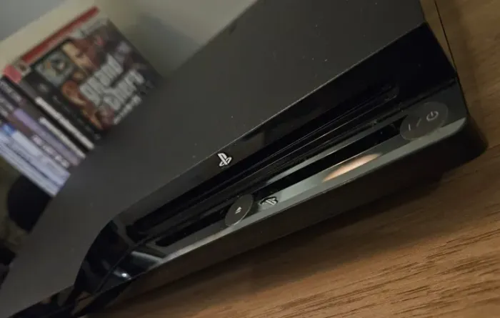 PlayStation 3 Slim + 7 Jogos
