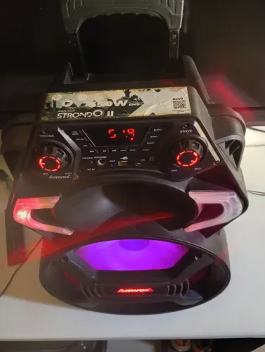 Vendo uma Caixa de som sem fio potência 550 rms valor 350 reais.