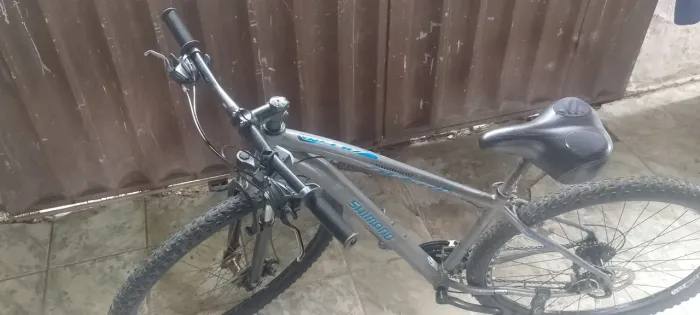 Excelente bicicleta da marca Lotus,aro 29,quadro 17 e 21 marchas, único dono e documento