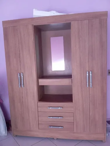 Vendo guarda-roupas semi novo
