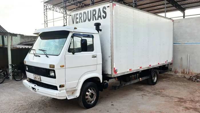 Vende-se caminhão Volkswagen 6-90 , baú