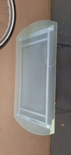 escrivaninha de vidro e metal