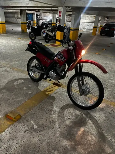 Honda XLR 125 ES - Partida Elétrica - Ano 2001. Moto bem cuidada, tudo funcionando.