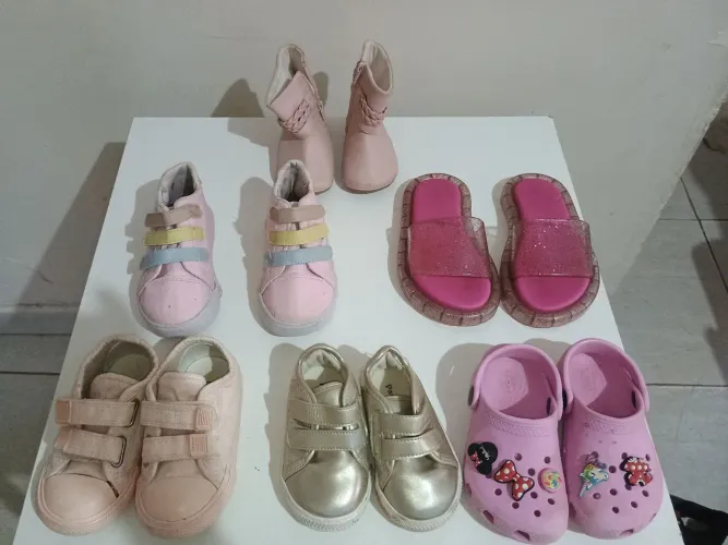 Lote de sapatos femininos infantil. 01 a 02 anos