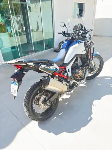 Vendo moto zerada bem cuidada