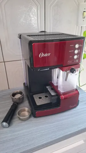 Cafeteira expresso Oster Prima Latte.