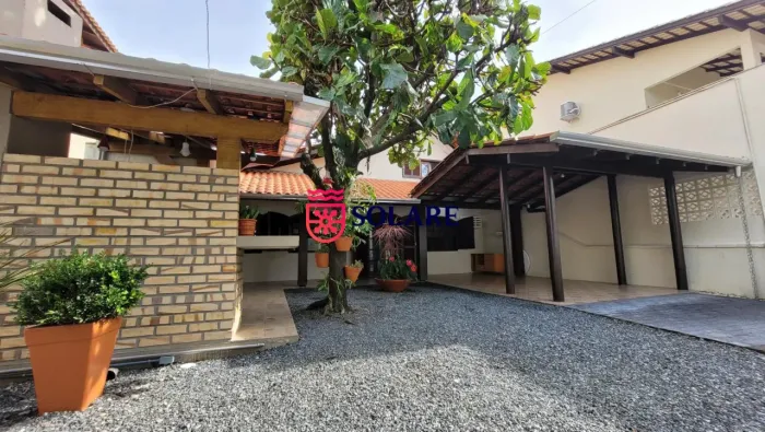 Linda casa na praia de Bombas Bombinhas SC para 12 pessoas