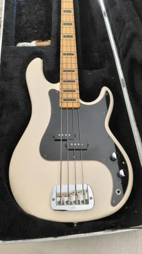 Baixo G&L LB-100 Tribute Olimpic White com Case G&L