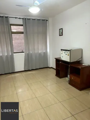 Sala comercial com pequena sala de espera, localizada na tradicional Galeria Di Primio Bec