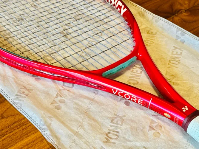 Yonex Vcore 100L L2 em excelente estado!
