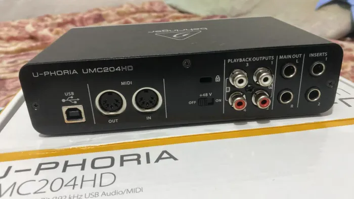 Placa de áudio behringer 