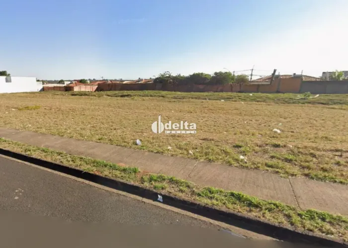 Área disponível para venda no bairro Shopping Park em Uberlândia-MG
