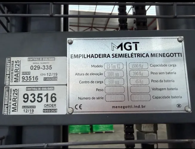 Empilhadeira semi elétrica menegotti