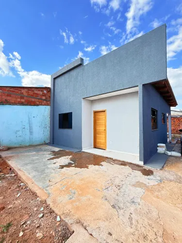 Casa na zona leste a venda 