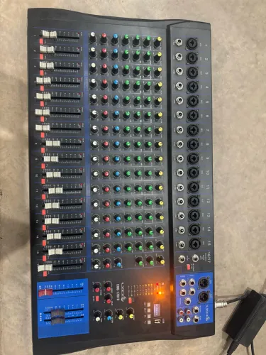 Mesa de Som Lyco LMG-1701U USB 16 Canais - Excelente Estado