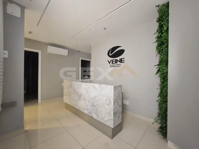 Salas comerciais à venda no Centro, com marcenaria completa.