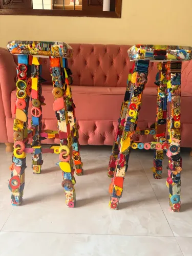 PAR DE BANCOS ARTESANAIS DECORATIVOS - PEÇAS EXCLUSIVAS E CHEIAS DE PERSONALIDADE