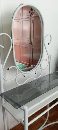 PENTEADEIRA CINDERELA PRATELEIRA DE VIDRO.