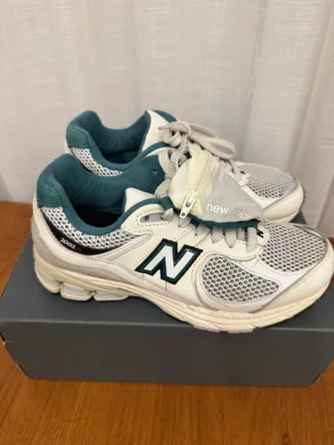New Balance 2002R Vintage Teal Pouch