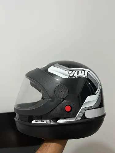 Capacete tamanho 60