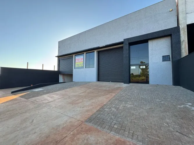 Barracão Comercial com 800m² | Diferencial: Doca | Marialva-PR