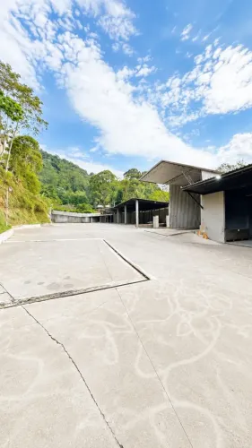 Área comercial à venda, 3203 m², no Bingen