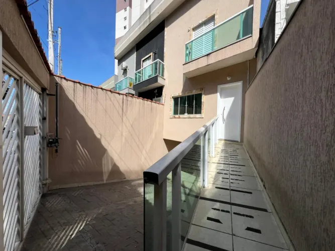 Sobrado para alugar com 180m², 2 quartos e 2 vagas