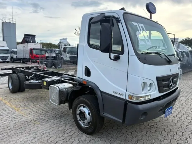 Mercedes Accelo 1016 ano 2020