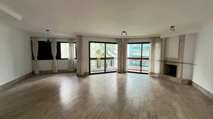 Apartamento no Itaim com 143m², 3 dormitórios sendo 1 suíte e 2 vagas de garagem.