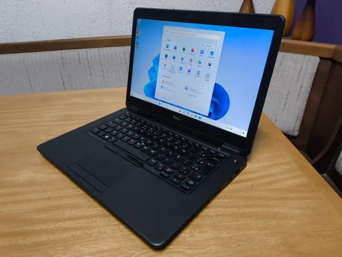 Notebook Dell i7, SSD de 240 GB, 8 GB de RAM, teclado retroiluminado, Windows 11