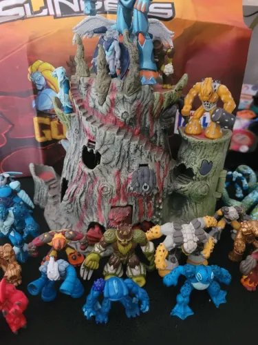 Lote Gormiti Giochi Preziosi: Castelo Árvore + 24 Figuras + Tapete duelo