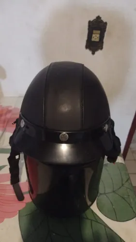 Capacete aberto estilo Coquinho Revestido em Couro Sintético