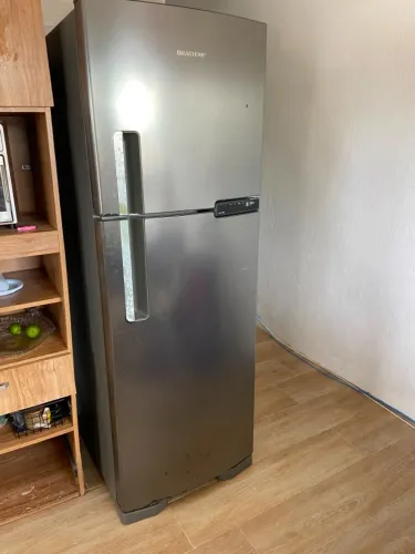 Geladeira Brastemp inox, em bom estado, 375 litros, Frost Free, funcionando bem
