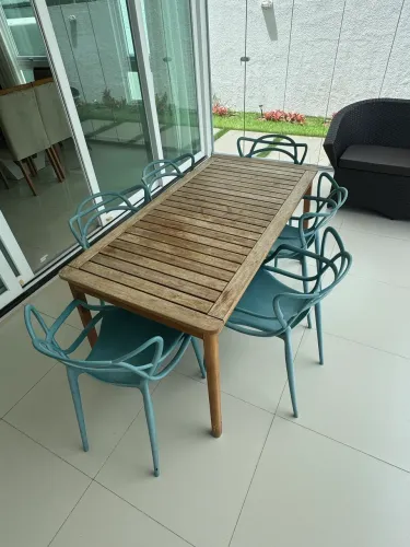 Mesa com 6 cadeiras