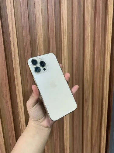 iPhone 13 Pro dourado